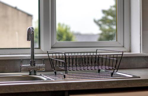 Renfrew Town Centre Easy Link to Glasgow City - Pass the Keys - Foto 18