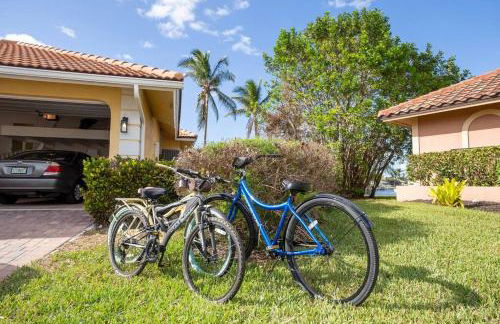 Waterfront Home With Heated Pool/Jacuzzi and only 1mile to beach - Foto 42