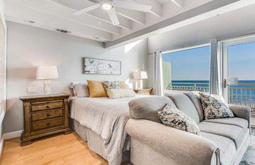 Dog-friendly beachfront dream with a wet bar & two furnished balconies - Foto 35