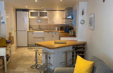 Reduced rates for this month! Beautiful cottage, 3 stories high with upstairs courtyard and set in an amazing location! The fantastic newly developed Town Mill with restaurants and craft shops on your doorstep Also only 2 minutes to the sea! , Sleeps 4 - Photo 1