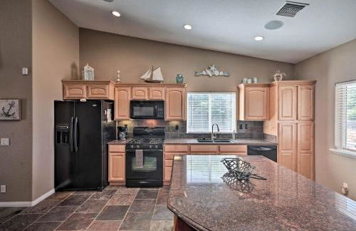 Sun-Soaked Colorado River Haven - Walk to Beaches! - Foto 9