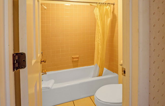 Hotel O Relax Inn Lewisburg near I-64 - Photo 21