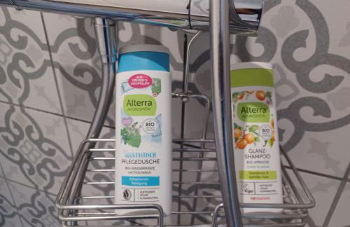 Kleine Galerie Apartment für 3 mit Küche Kamin Netflix Parken und Hofladen - Foto 32