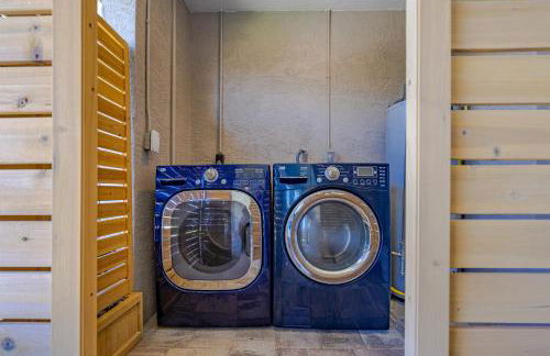 Dog Friendly Home wPrivate Fenced Yard, Garage & Fire Pit STEPS to the Beach! - Foto 21