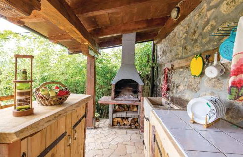 Stunning Home In Jurdani With Wifi - Photo 4