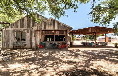 Luxury Airstream Campsite Nestled Beneath Oak Trees Outside of Austin, Texas - Foto 20