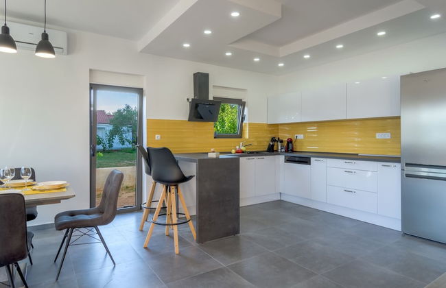 Villa in Turanj With Stunning Sea Views - Foto 9