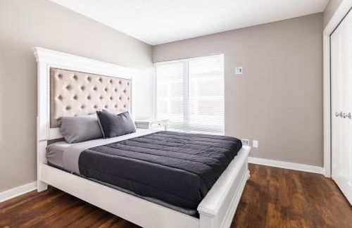 Luxury Downtown Townhome Unit 5 - Photo 15