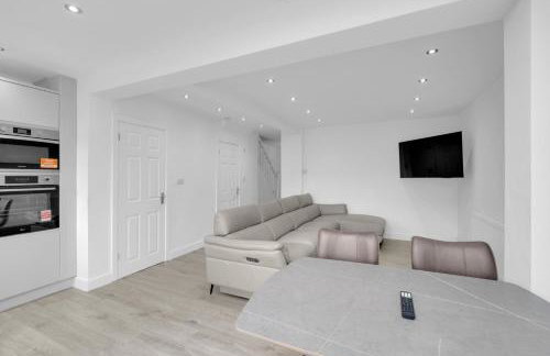 4 Bed - Sleeps 8 - Free Parking - Garden - Foto 4