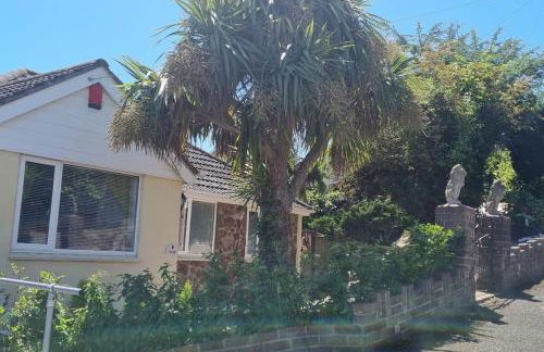 3 Bedroom Bungalow with great Sea Views, Private Hot Tub & Gardens - Foto 8
