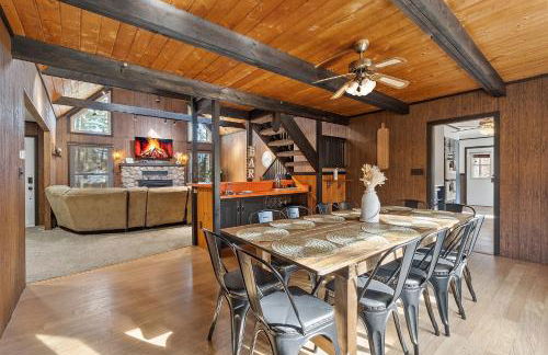 NEW! Woodland Retreat - Hot tub Game Room Firepit - Foto 14