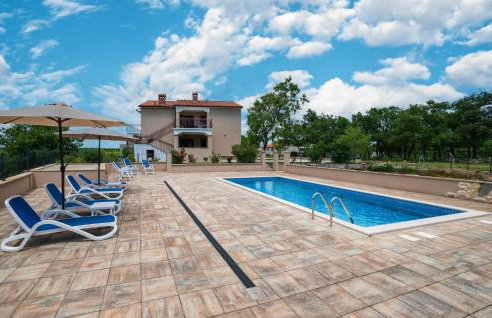 Beautiful Apartment In Labin - Photo 2