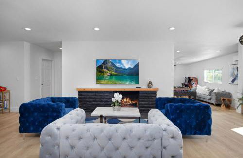 NEW Lux 5BR Villa Near Disney, Knotts, LA, OC with Hot Tub & Games - Photo 34