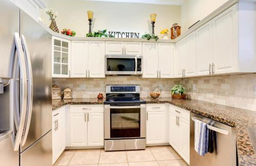 Sleek Jupiter Retreat with Lanai and Pool! - Photo 12