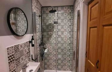 The Cwtch,Self Contained Coastal Annex Freshwater - Photo 14