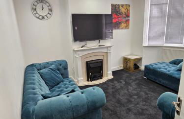 Spacious 3 Bed House with Garden,On-site Free Parking,WIFI - Foto 2