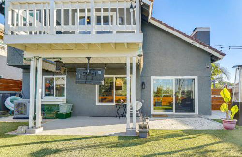 Modern Oceanside Living! Family Home with Workspace - Foto 33