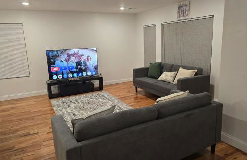 Stylish 3BR Retreat Near EWR Airport NYC Hub - Foto 54