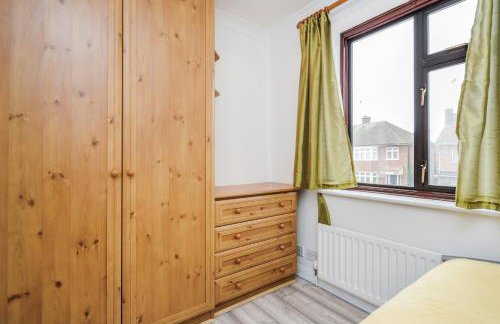 Bright and spacious home with free parking and garden - Foto 9