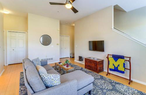 25 Mi to Detroit Townhome with Smart TV! - Foto 1
