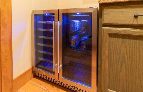 King Bed, Putt-Putt w/ Hot Tub, & Other Games - Foto 15