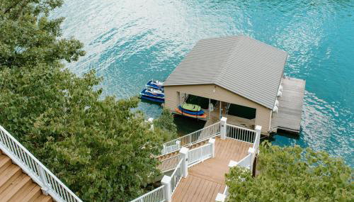 Waterfront Retreat with Dock, Pool and Jet Skis - Foto 5