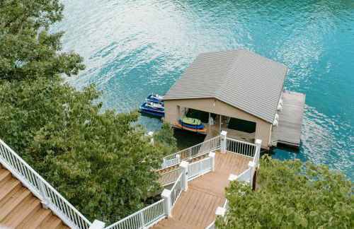 Waterfront Retreat with Dock, Pool and Jet Skis - Foto 5