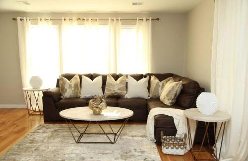 Grace Filled Apartment in Newark - Photo 1