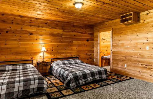 Secluded Cabin with Fireplace and Games in Lily Bay Township, Maine - Foto 63