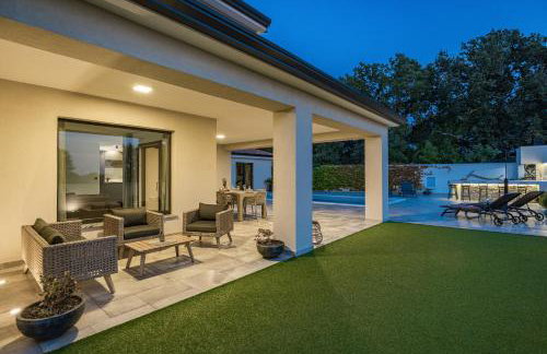 SPECIAL OFFER! NEW LUXURY APARTMENT with pool, fitness, outdoor bar&grill - Foto 34