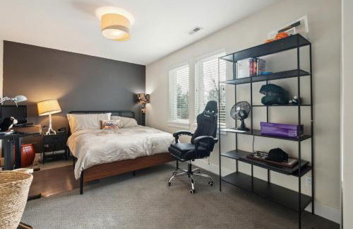 Spacious Family Retreat - Media Room & Patio home - Foto 25