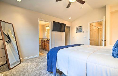 Sleek Escape with Balcony Less Than 1 Mi to 5th Avenue! - Photo 15