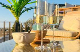 Amber Skies Seafront Retreat - Photo 15