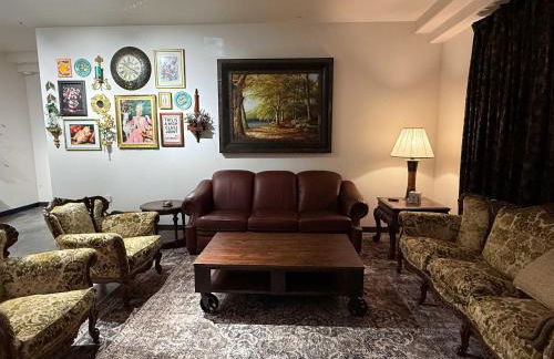 Stylish South Hill Retreat Queen Bed and Sofa Sleeper Full Kitchen Free Parking - Foto 33