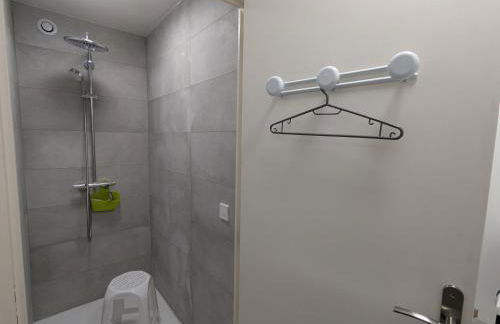 Gîte convivial avec climatisation, 4 chambres, terrasse, parking - 6 pers. - FR-1-590-567 - Foto 16