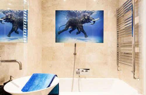 Cool Covent Garden Theatre Design Hub for Families Friends Couples - Foto 9