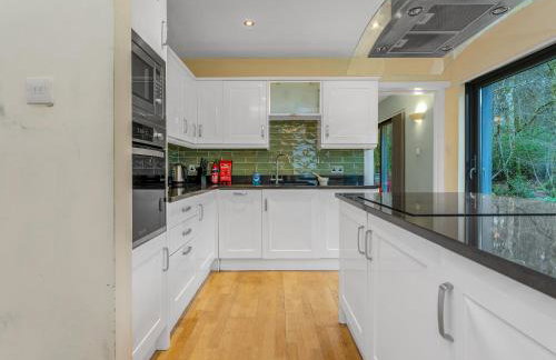 Cheerful Stays: 4 Bedroom Cottage in Arrochar - Foto 28