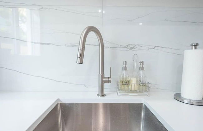 Uhost AI 1B Retreat Fully Equipped w Patio - Foto 12