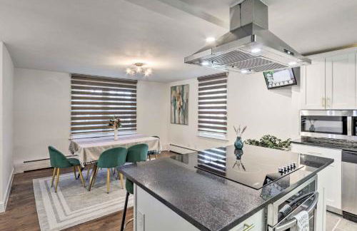 Upscale Waterbury Retreat with Indoor Hot Tub! - Foto 11