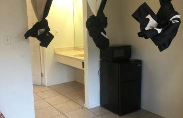 Crown Inn & Suites - Foto 9