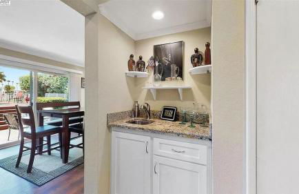 Waterfront Sleeps 6 near Marina with Hot Tub - Foto 19