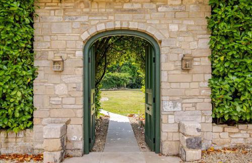 The Old Pool House, Stylish Large Studio in Private Country Estate with Air Con - Foto 21