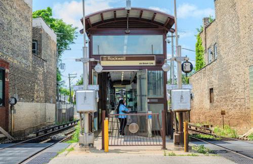 Northside FAMLYNEST Lincoln Sq 4BR 2BA 2P Rare find - Photo 41