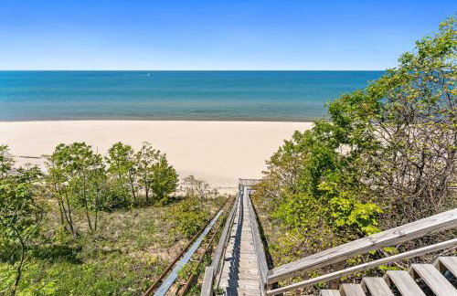 Experience luxury at Lakefront Villa - Foto 37