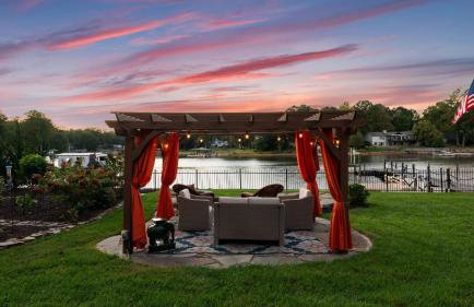 Dock Hot Tub Kayaks on Lake Norman Lakeside Gem by AvantStay - Foto 32