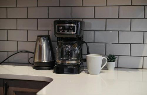 FREE Parking, Netflix in East Liberty By Parks and Uni - Foto 30