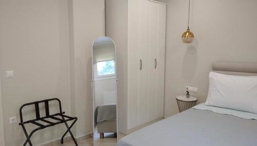 Oasis Apartments - Photo 3, wardrobe