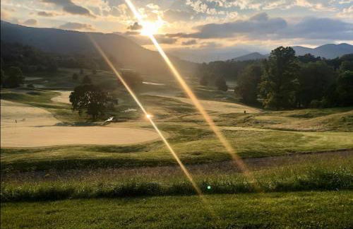 Upscale Two Bedroom Mountain Retreat - Foto 28