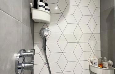 London Heathrow Airport Apartment Voyager House Terminal 12345 - EV electric and Parking available - Foto 10