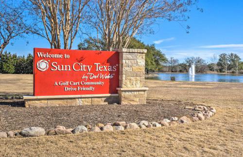 Sun City House with Fire Pit in 55 and Over Comm! - Foto 30